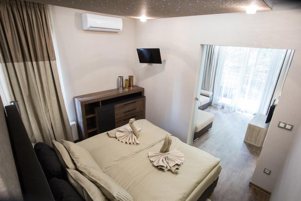 All Seasons Apartment Boedapest Buitenkant foto