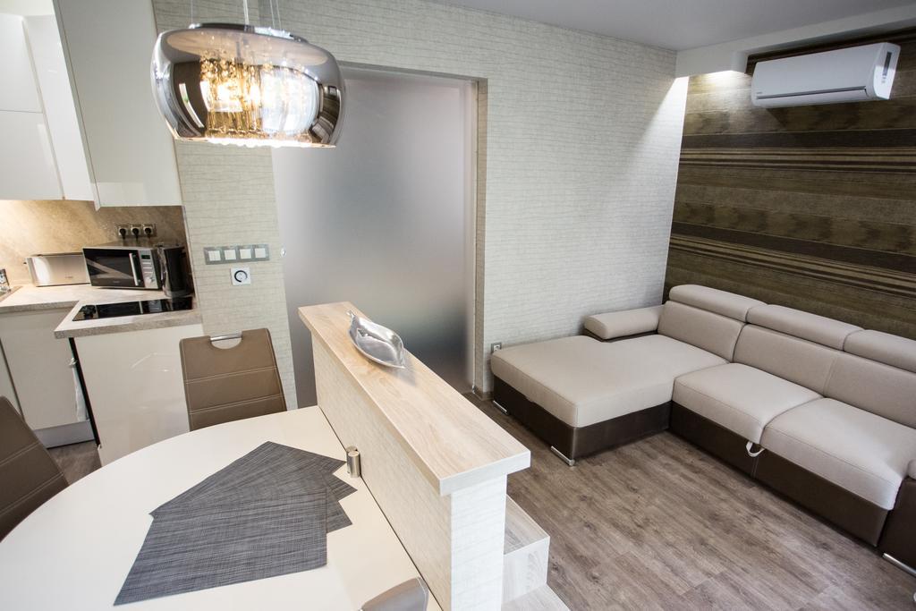 All Seasons Apartment Boedapest Buitenkant foto