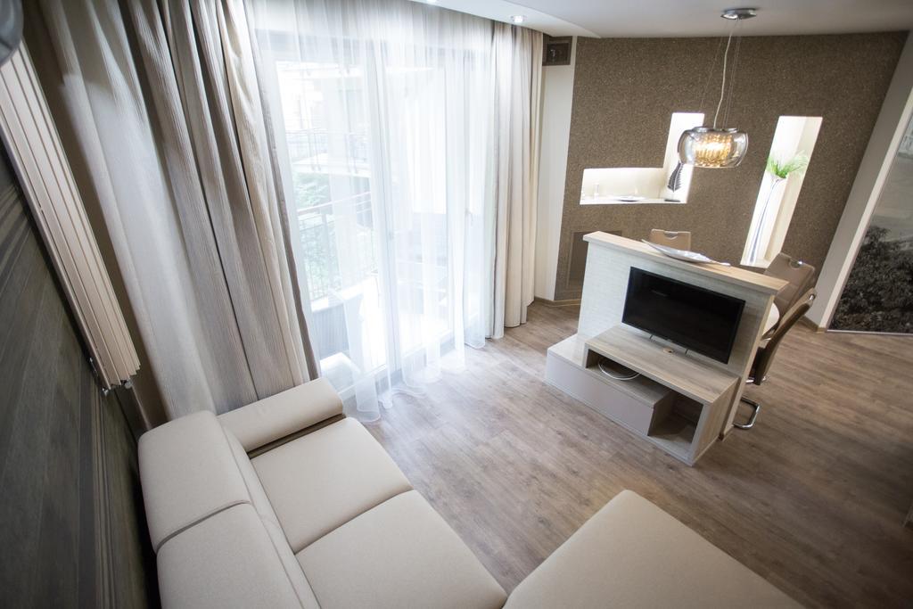 All Seasons Apartment Boedapest Buitenkant foto